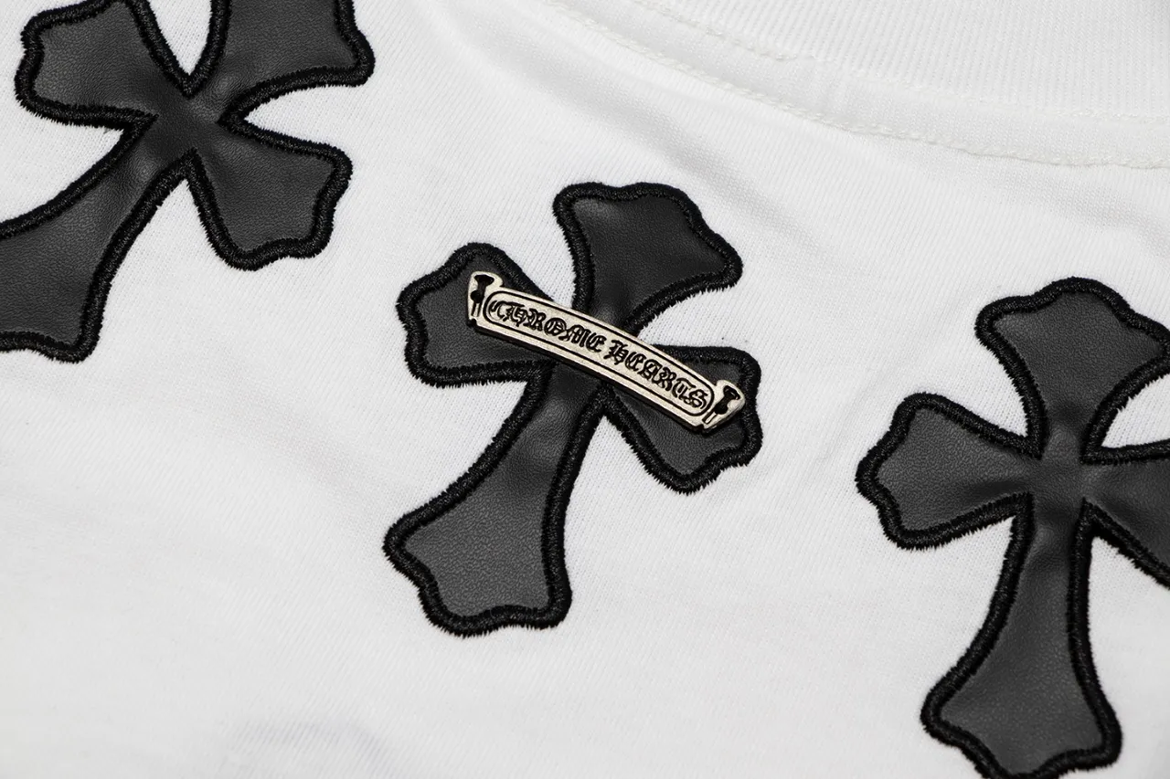 P150 Chrome Hearts Chrome Hearts Iron Cross Short Sleeve Size: SMLXL Color: White Black
